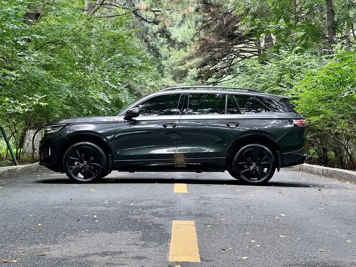 2024 Range Rover 380TSI AWD R-Line Black Knight Edition — миниатюра 13