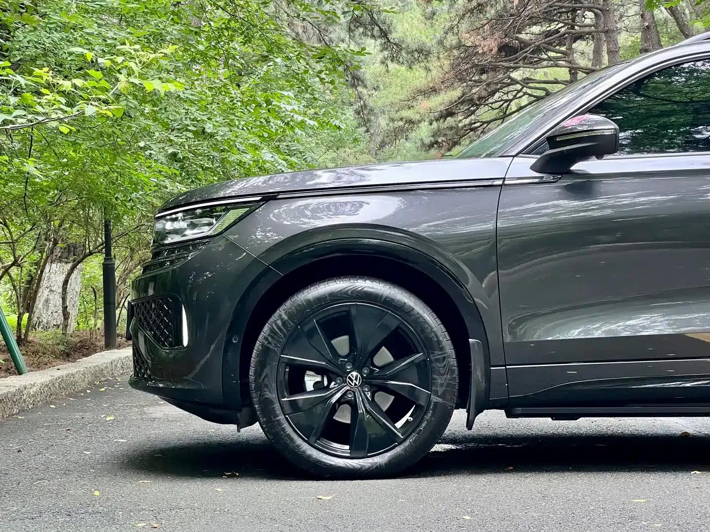 2024 Range Rover 380TSI AWD R-Line Black Knight Edition — миниатюра 14