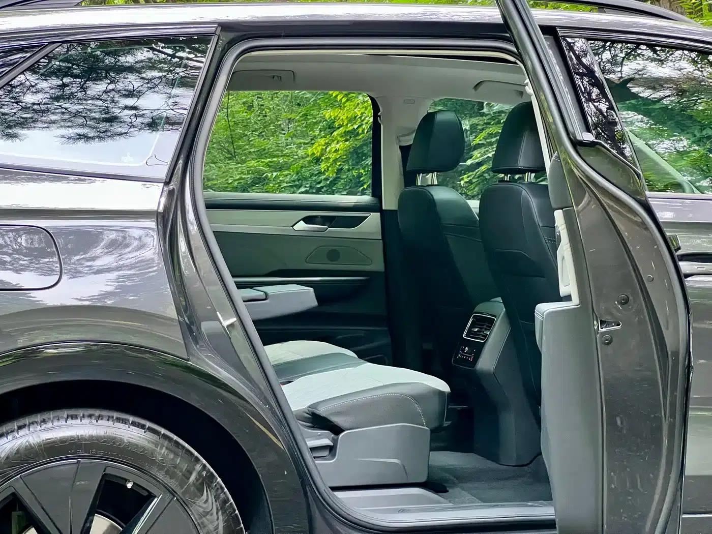2024 Range Rover 380TSI AWD R-Line Black Knight Edition — миниатюра 27
