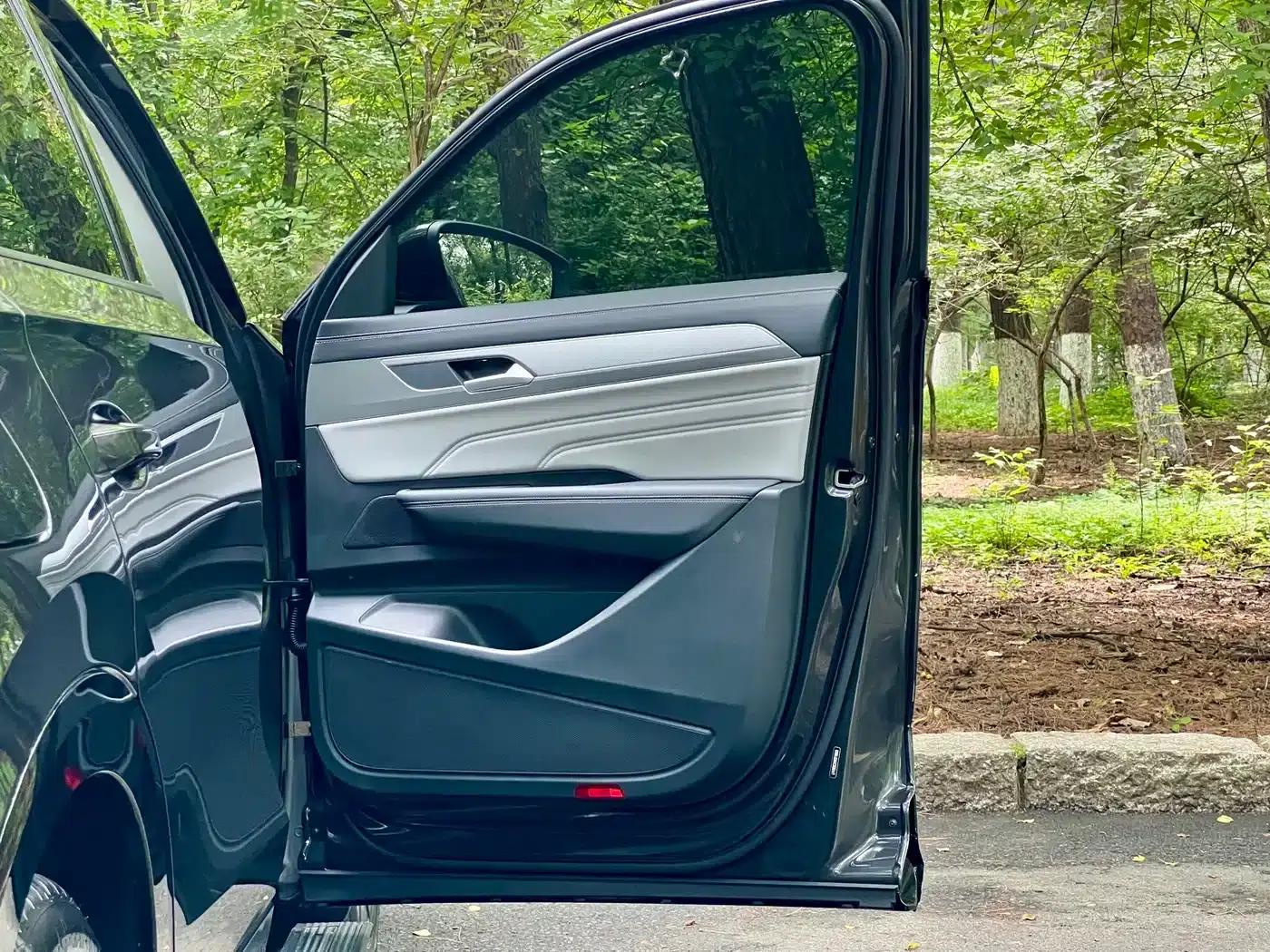2024 Range Rover 380TSI AWD R-Line Black Knight Edition — миниатюра 31