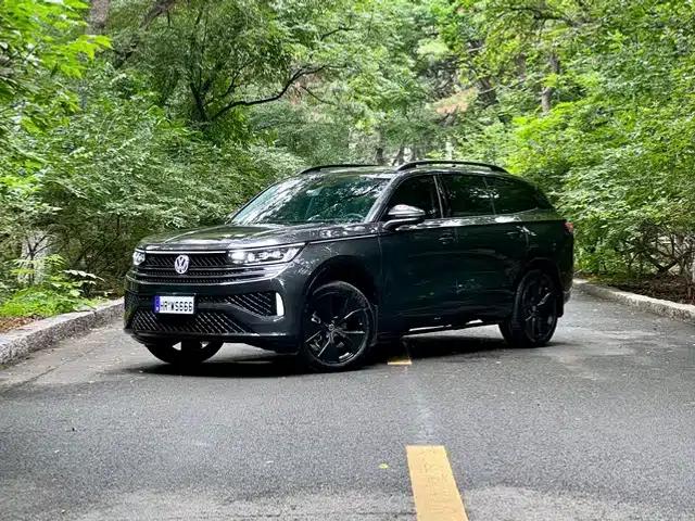 2024 Range Rover 380TSI AWD R-Line Black Knight Edition
