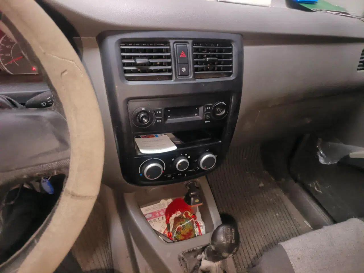 Wuling Rongguang V 2015 1.2L Practical Model — миниатюра 13