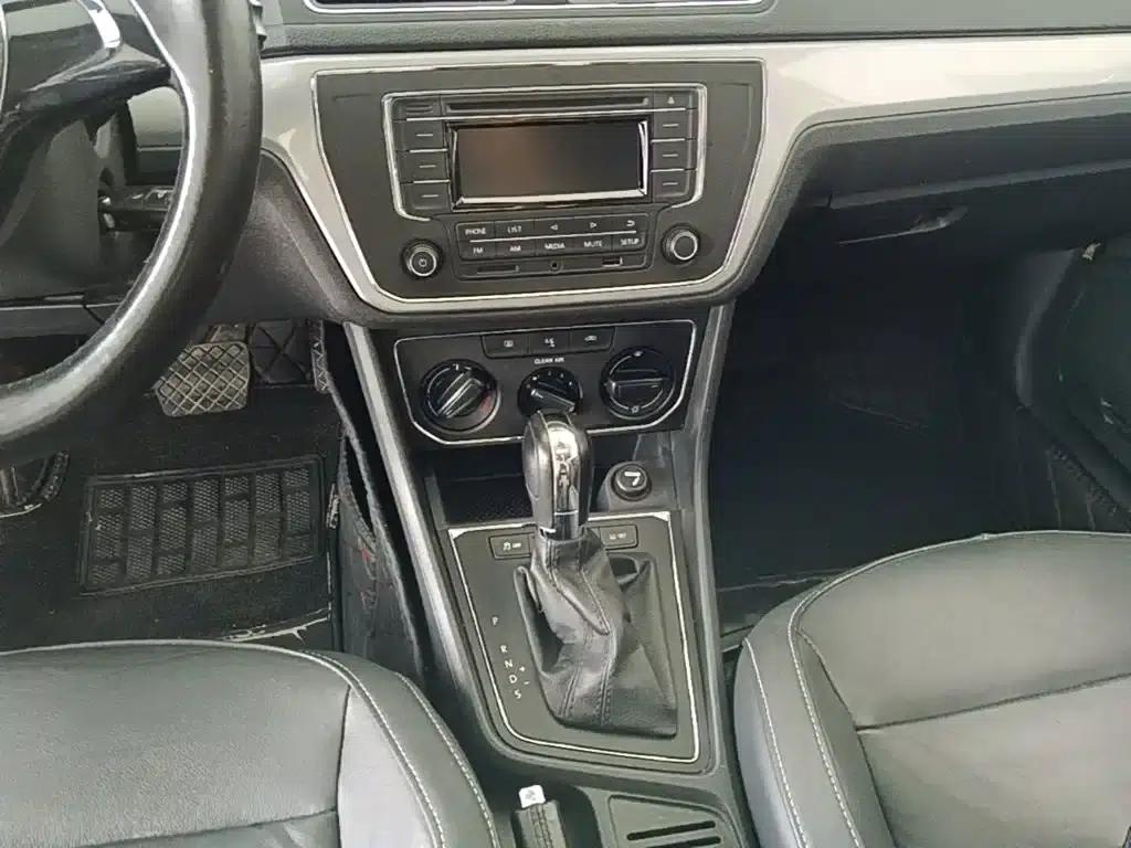 Lavida Gran Turismo 2015 1.6L Automatic Comfort Edition — миниатюра 14