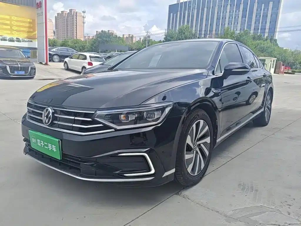 2020 Volkswagen Passat PHEV GTE Luxury Edition — миниатюра 1