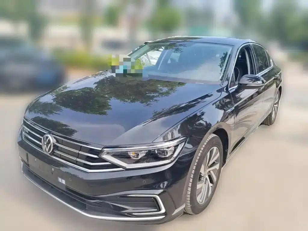 2022 Volkswagen Passat PHEV GTE Luxury Edition — миниатюра 3
