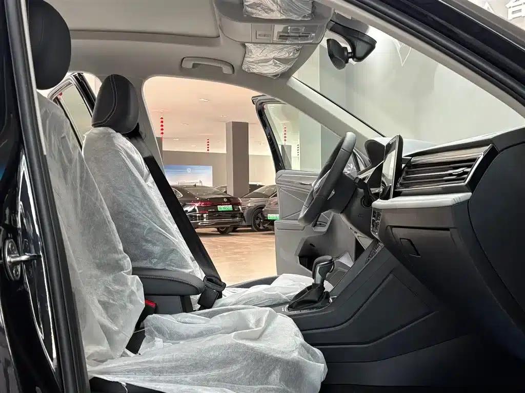 2023 Volkswagen Tiguan L Plug-in Hybrid 430PHEV Premium Edition — миниатюра 12