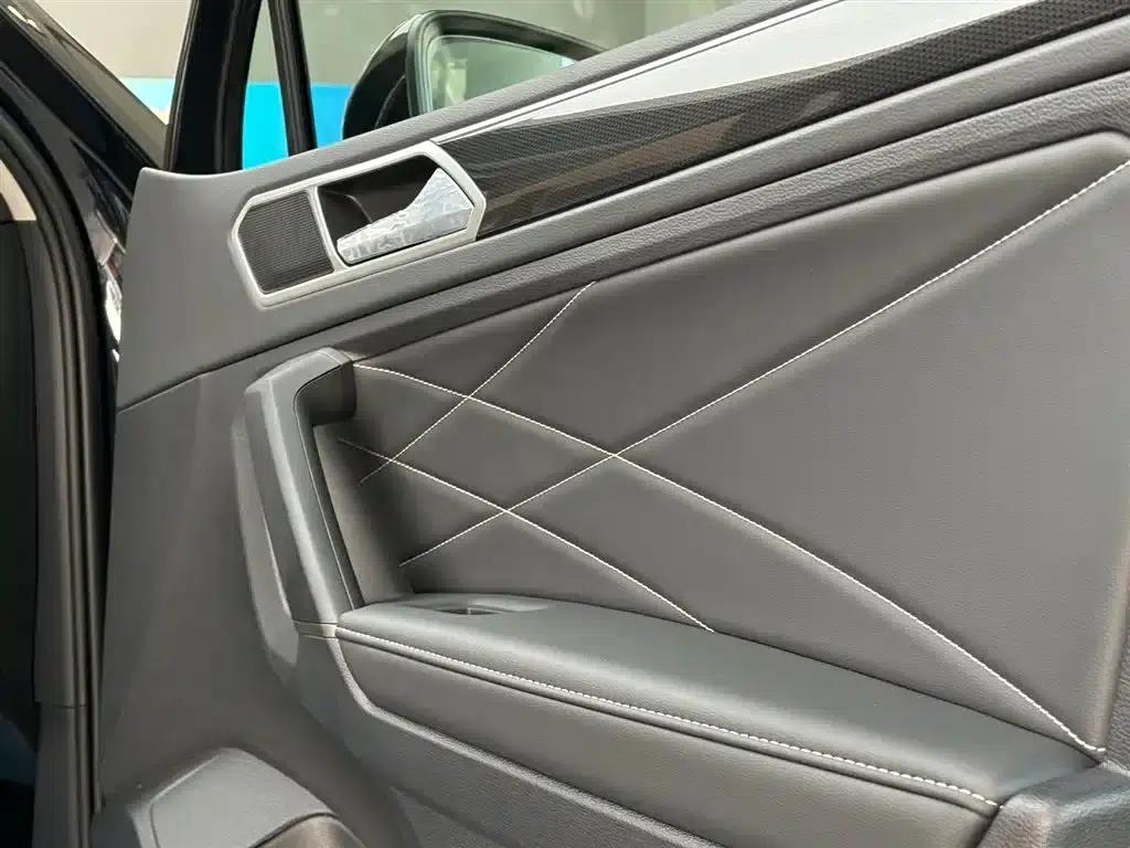 2023 Volkswagen Tiguan L Plug-in Hybrid 430PHEV Premium Edition — миниатюра 14