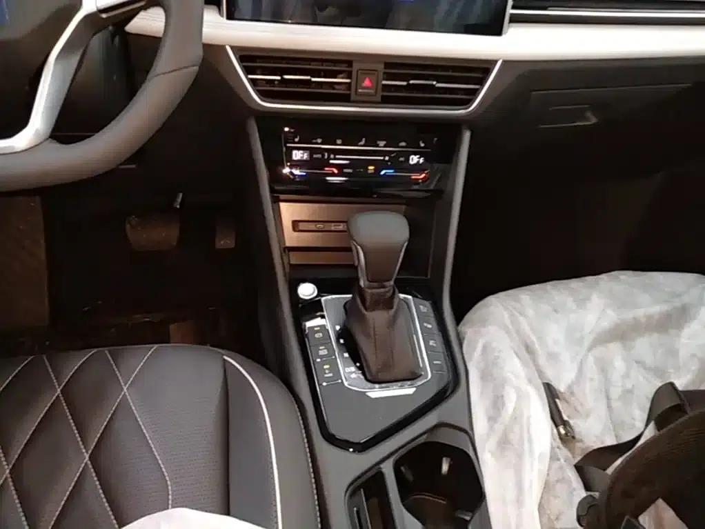 2023 Volkswagen Tiguan L Plug-in Hybrid 430PHEV Premium Edition — миниатюра 14