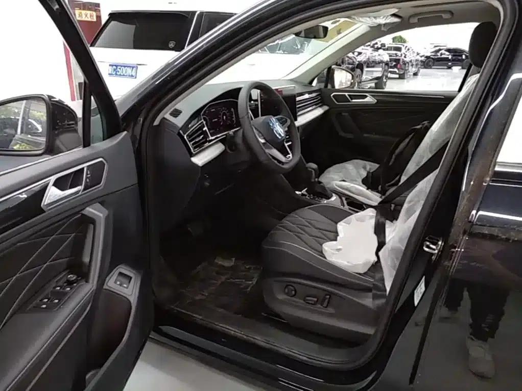 2023 Volkswagen Tiguan L Plug-in Hybrid 430PHEV Premium Edition — миниатюра 15