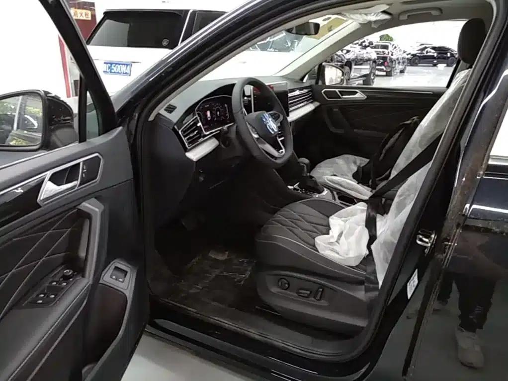 2023 Volkswagen Tiguan L Plug-in Hybrid 430PHEV Premium Edition — миниатюра 16