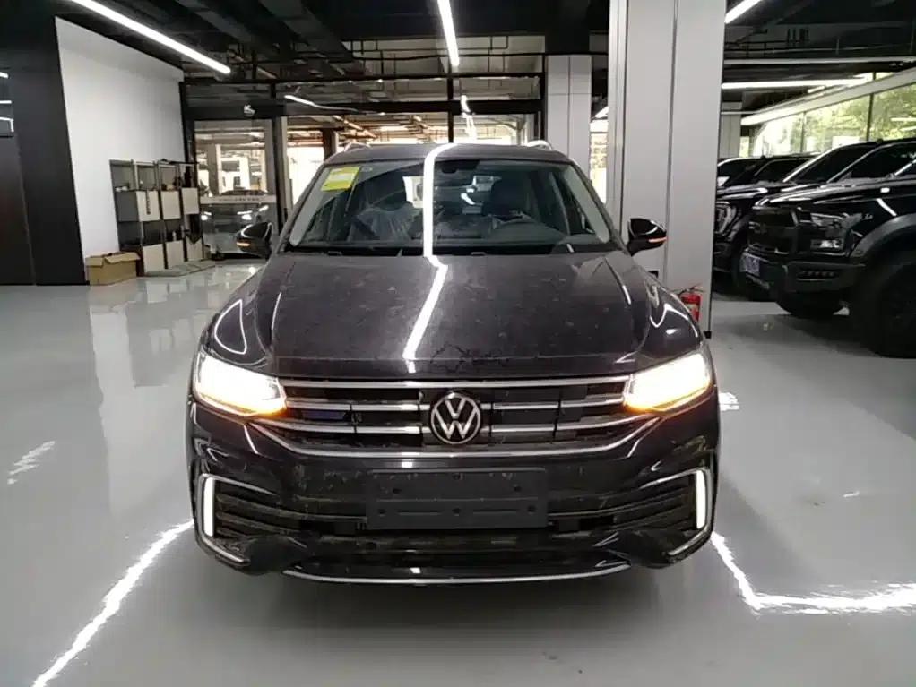 2023 Volkswagen Tiguan L Plug-in Hybrid 430PHEV Premium Edition — миниатюра 3