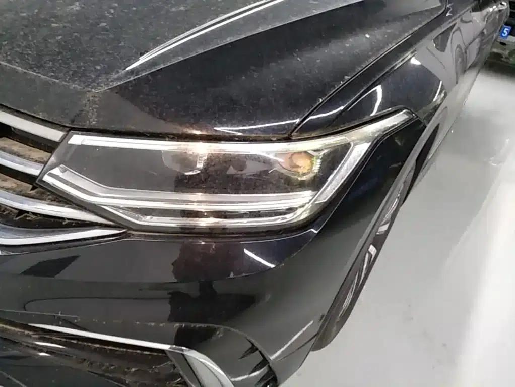 2023 Volkswagen Tiguan L Plug-in Hybrid 430PHEV Premium Edition — миниатюра 24
