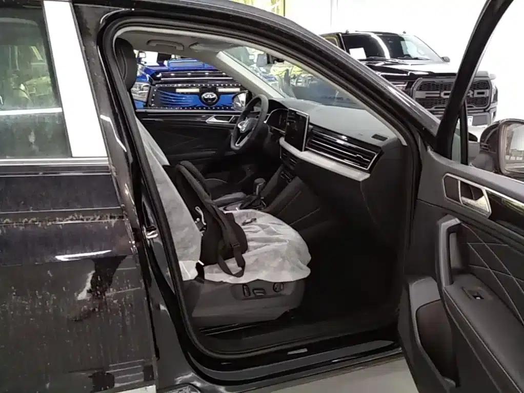 2023 Volkswagen Tiguan L Plug-in Hybrid 430PHEV Premium Edition — миниатюра 25