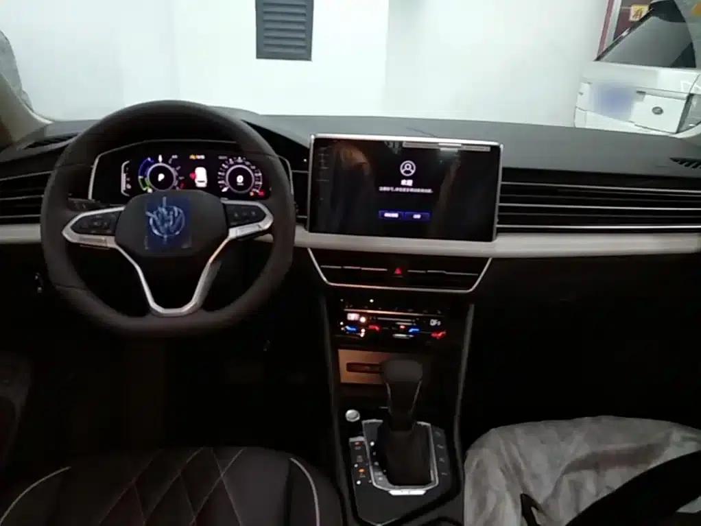 2023 Volkswagen Tiguan L Plug-in Hybrid 430PHEV Premium Edition — миниатюра 10