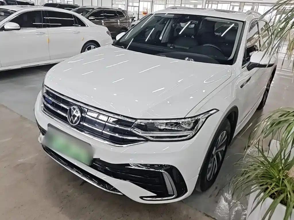 2023 Volkswagen Tiguan L Plug-in Hybrid 430PHEV Premium Edition — миниатюра 1