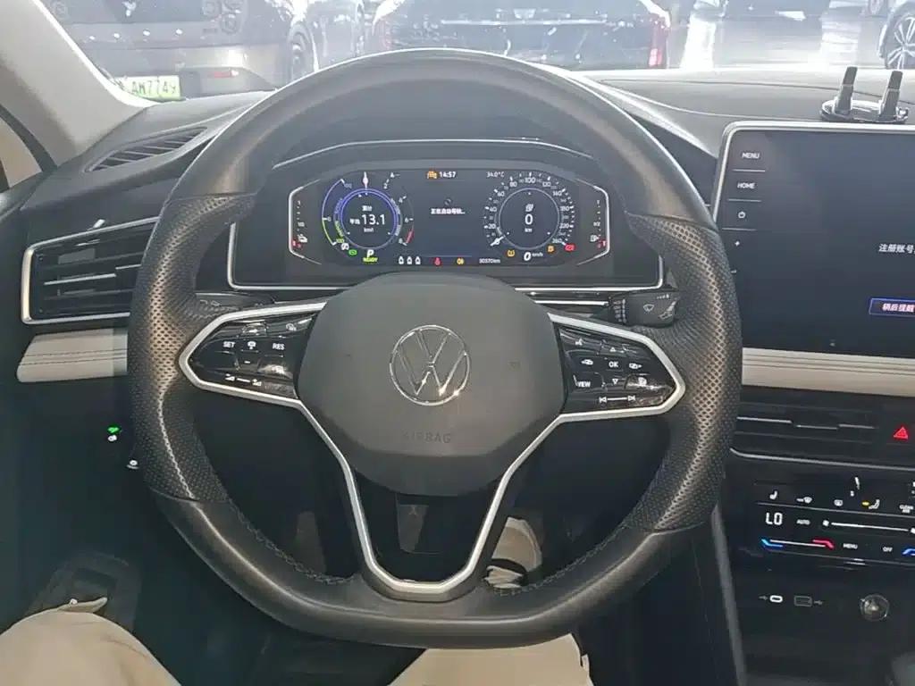 2023 Volkswagen Tiguan L Plug-in Hybrid 430PHEV Premium Edition — миниатюра 11