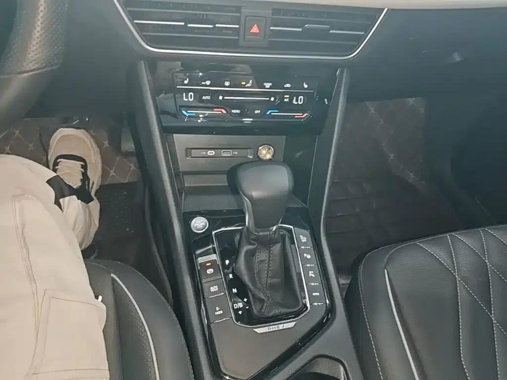 2023 Volkswagen Tiguan L Plug-in Hybrid 430PHEV Premium Edition — миниатюра 14