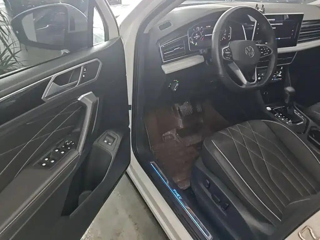 2023 Volkswagen Tiguan L Plug-in Hybrid 430PHEV Premium Edition — миниатюра 16