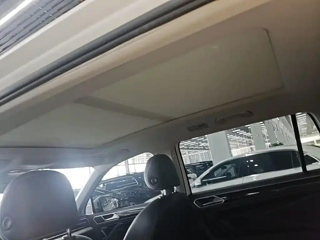 2023 Volkswagen Tiguan L Plug-in Hybrid 430PHEV Premium Edition — миниатюра 18