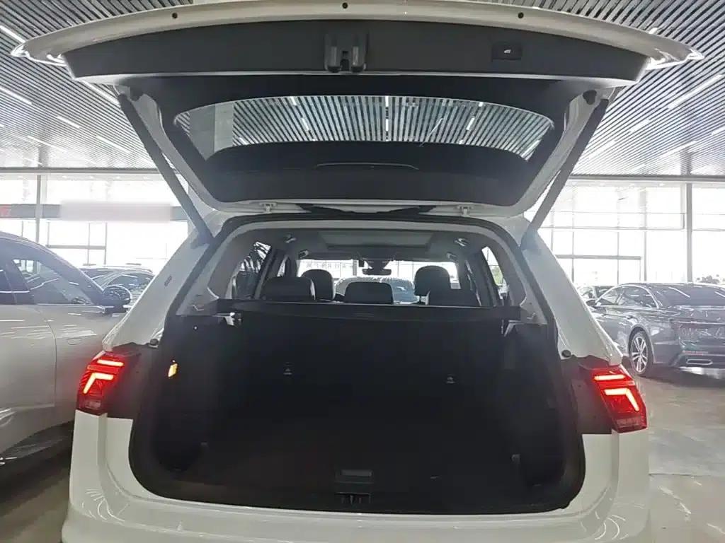 2023 Volkswagen Tiguan L Plug-in Hybrid 430PHEV Premium Edition — миниатюра 19