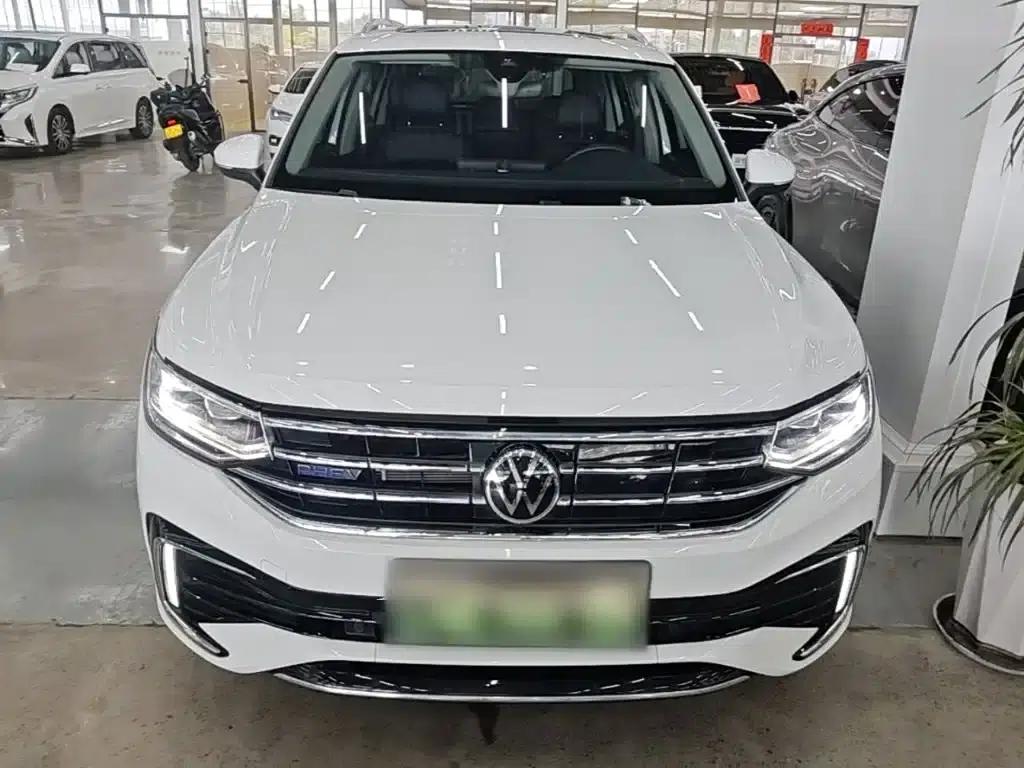 2023 Volkswagen Tiguan L Plug-in Hybrid 430PHEV Premium Edition — миниатюра 3
