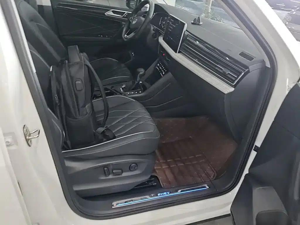 2023 Volkswagen Tiguan L Plug-in Hybrid 430PHEV Premium Edition — миниатюра 25