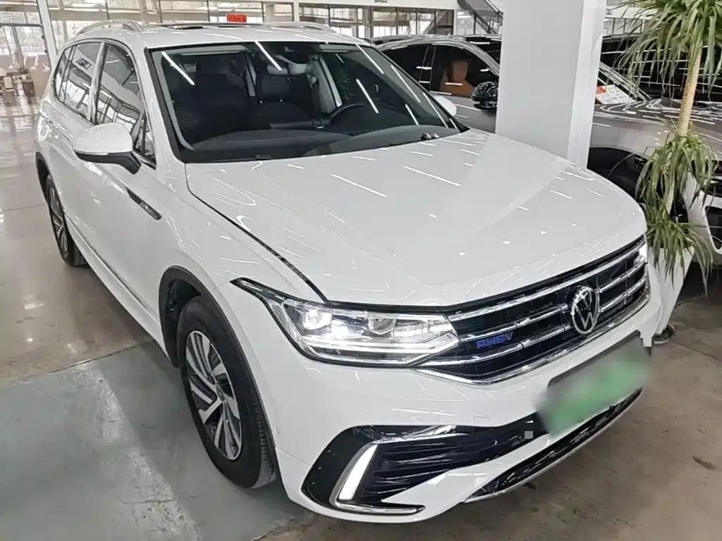 2023 Volkswagen Tiguan L Plug-in Hybrid 430PHEV Premium Edition — миниатюра 4