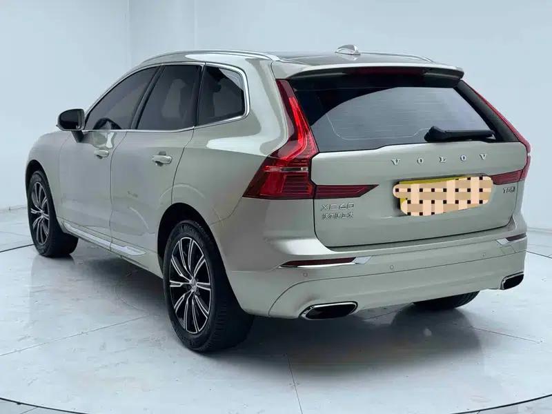 2018 Volvo XC60 T5 AWD Inscription Luxury Edition — миниатюра 4