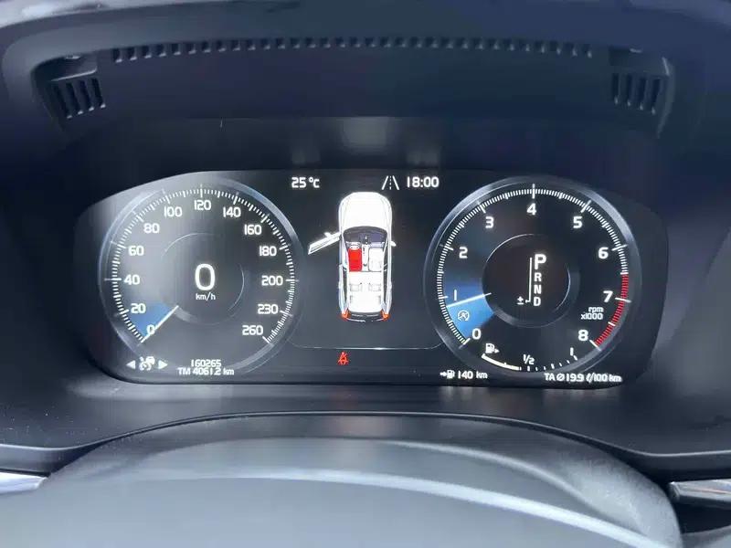 2018 Volvo XC60 T5 AWD Inscription Luxury Edition — миниатюра 8