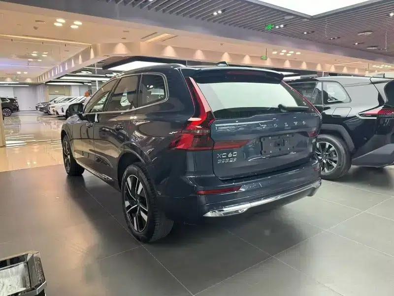 2026 Volvo XC60 B5 AWD Inscription Luxury Edition — миниатюра 5