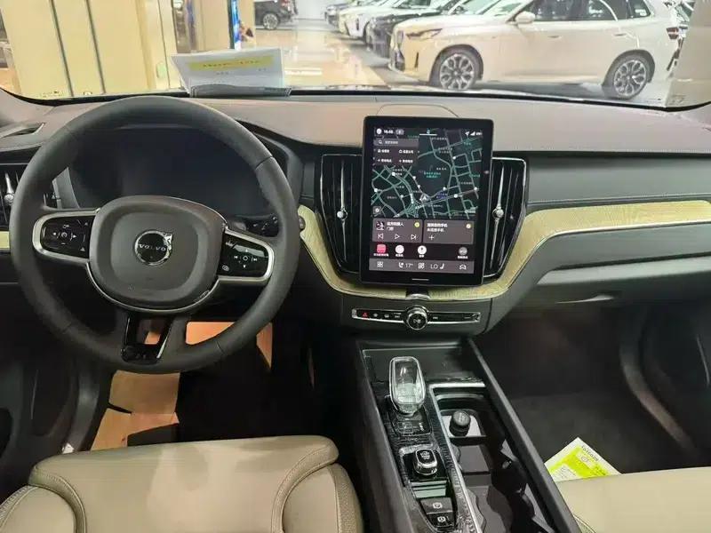 2026 Volvo XC60 B5 AWD Inscription Luxury Edition — миниатюра 8