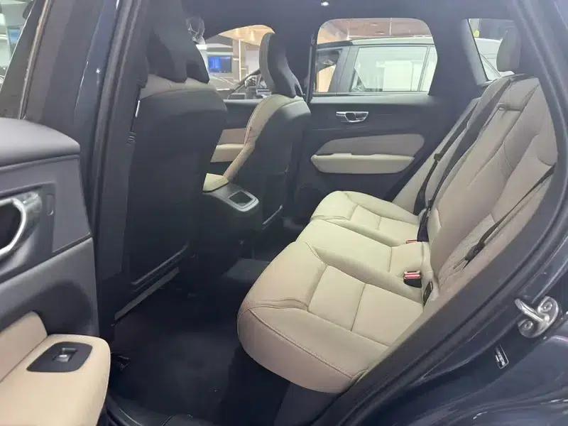2026 Volvo XC60 B5 AWD Inscription Luxury Edition — миниатюра 9