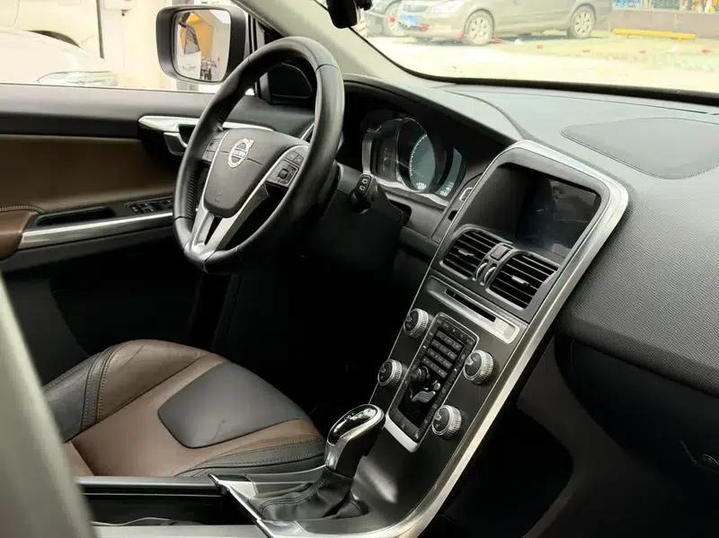 2015 Volvo XC60 T5 Smart Edition — миниатюра 13