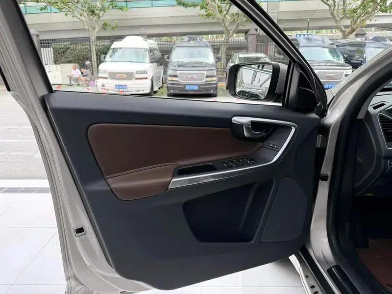 2015 Volvo XC60 T5 Smart Edition — миниатюра 17