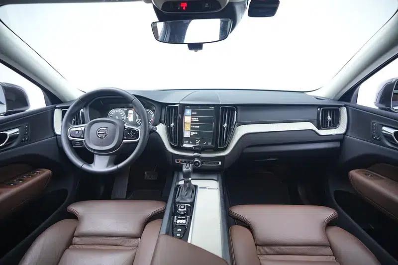 2020 Volvo XC60 T5 AWD Inscription Luxury Edition — миниатюра 14
