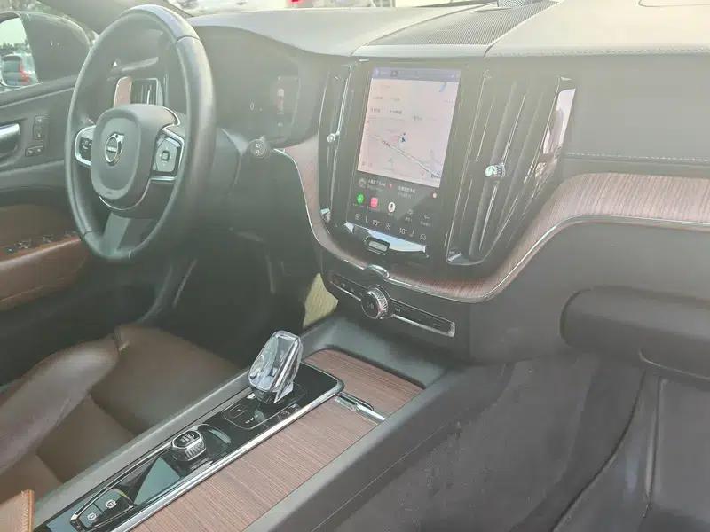 2022 Volvo XC60 B5 AWD Inscription Luxury Edition — миниатюра 14