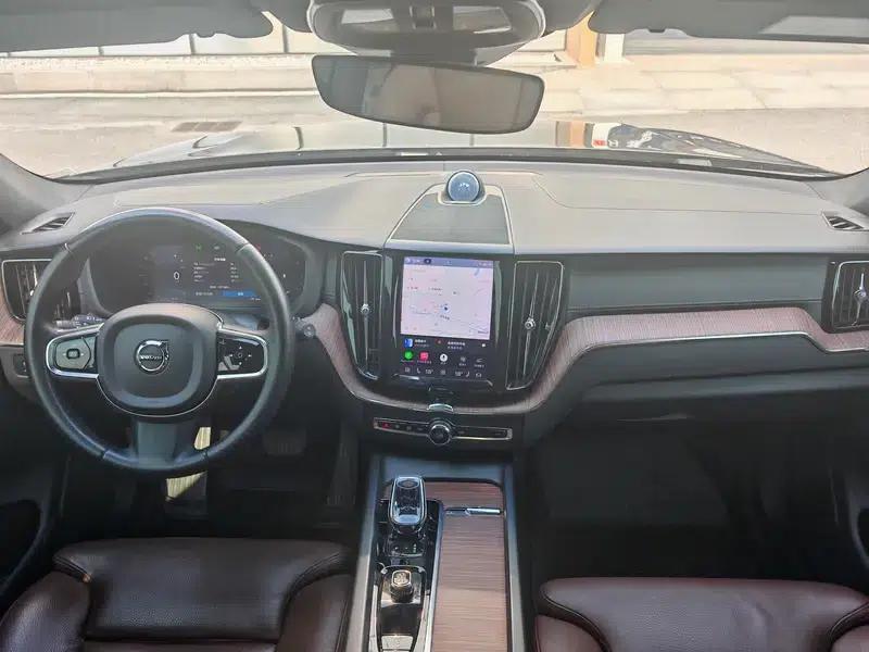 2022 Volvo XC60 B5 AWD Inscription Luxury Edition — миниатюра 17
