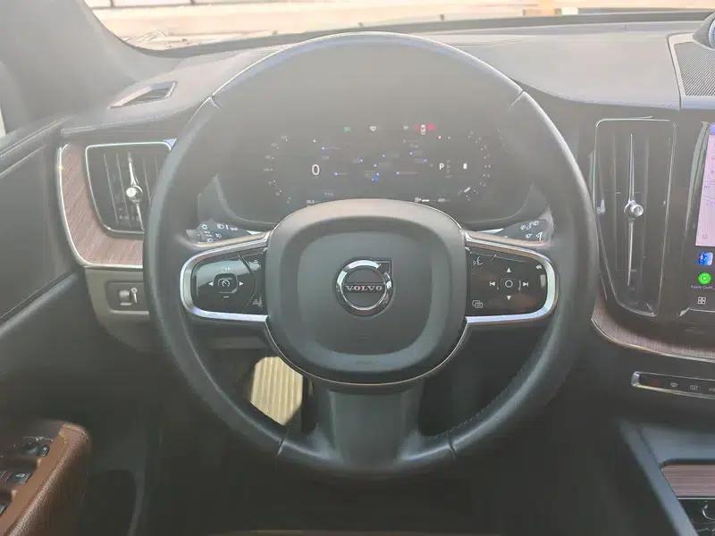 2022 Volvo XC60 B5 AWD Inscription Luxury Edition — миниатюра 19