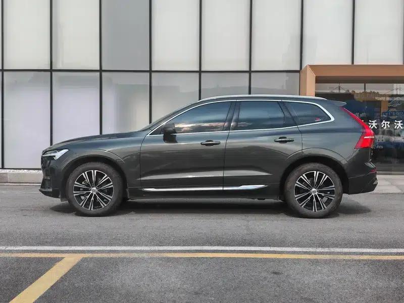 2022 Volvo XC60 B5 AWD Inscription Luxury Edition — миниатюра 4
