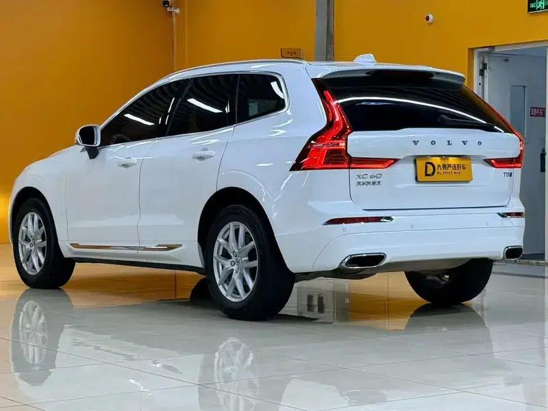 2021 Volvo XC60 T5 AWD Inscription Luxury Edition — миниатюра 4