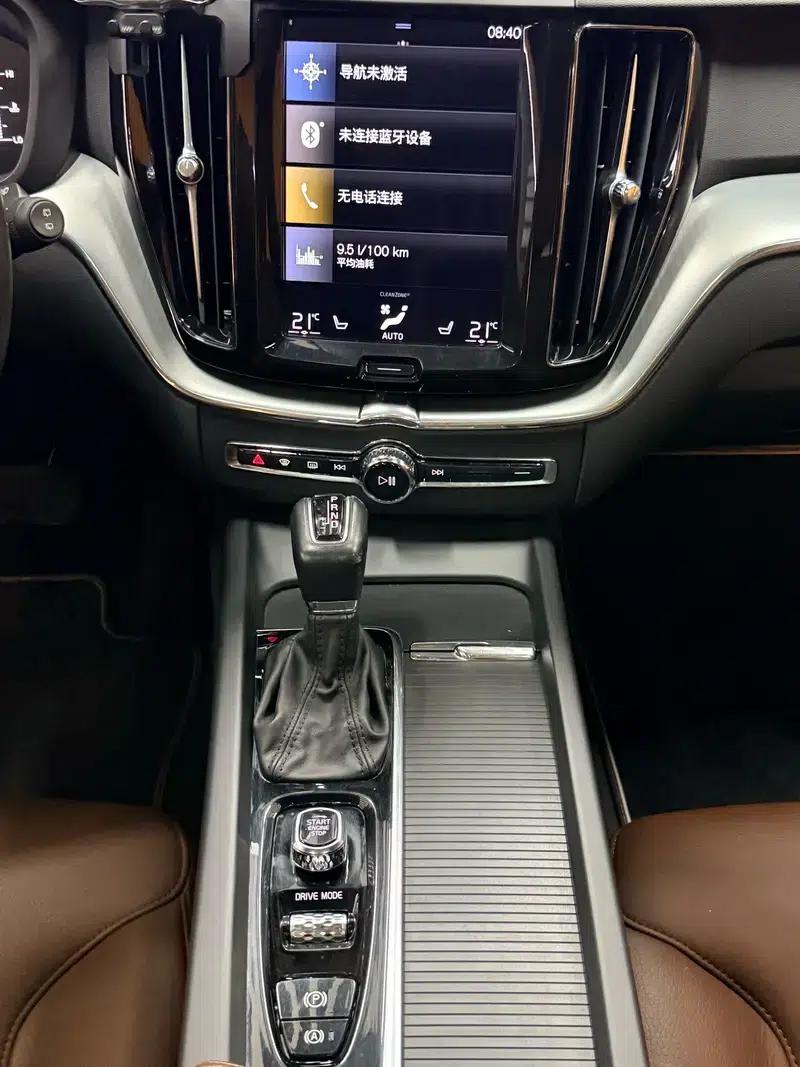 2021 Volvo XC60 T5 AWD Inscription Luxury Edition — миниатюра 6