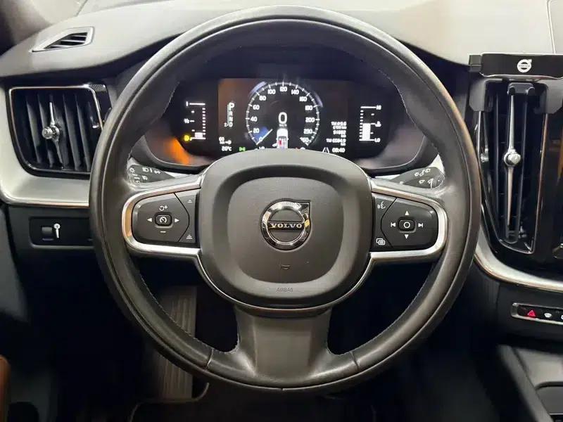 2021 Volvo XC60 T5 AWD Inscription Luxury Edition — миниатюра 8