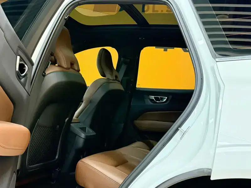 2021 Volvo XC60 T5 AWD Inscription Luxury Edition — миниатюра 10
