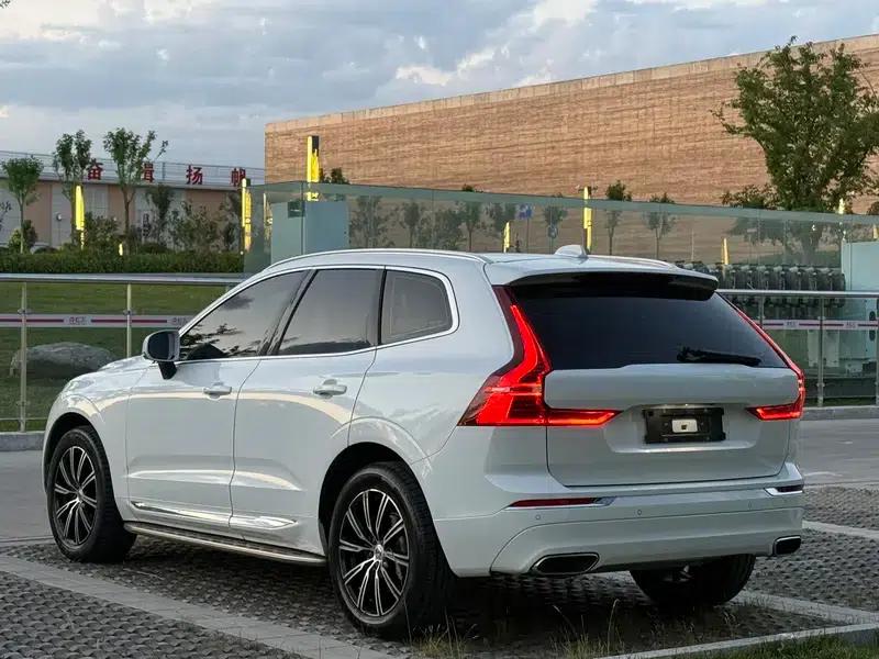 2021 Volvo XC60 T5 AWD Inscription Luxury Edition — миниатюра 4