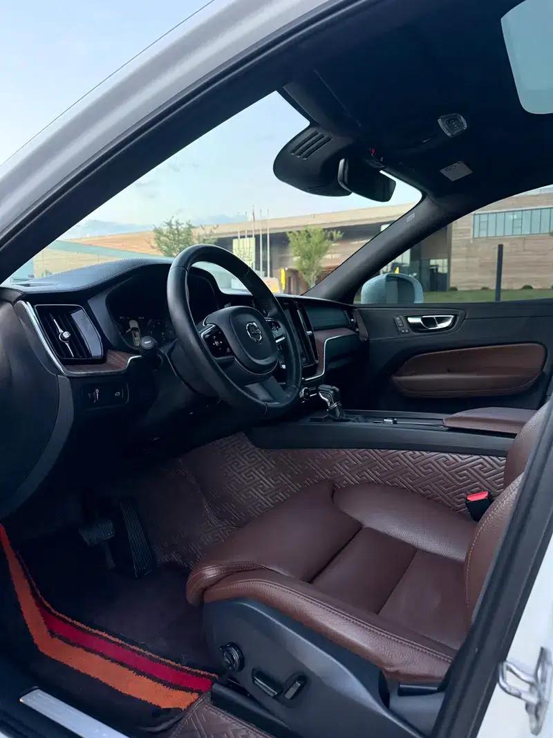 2021 Volvo XC60 T5 AWD Inscription Luxury Edition — миниатюра 7