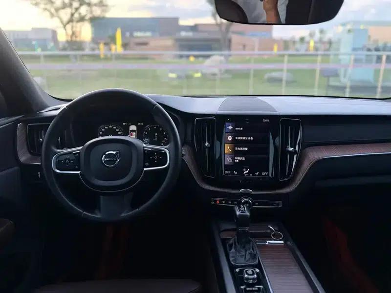 2021 Volvo XC60 T5 AWD Inscription Luxury Edition — миниатюра 8