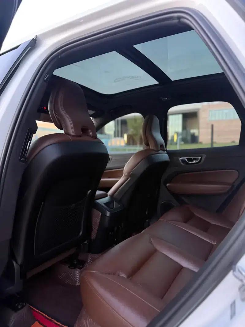 2021 Volvo XC60 T5 AWD Inscription Luxury Edition — миниатюра 9