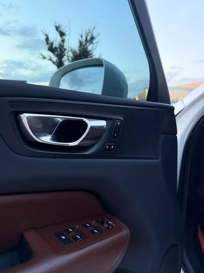 2021 Volvo XC60 T5 AWD Inscription Luxury Edition — миниатюра 10