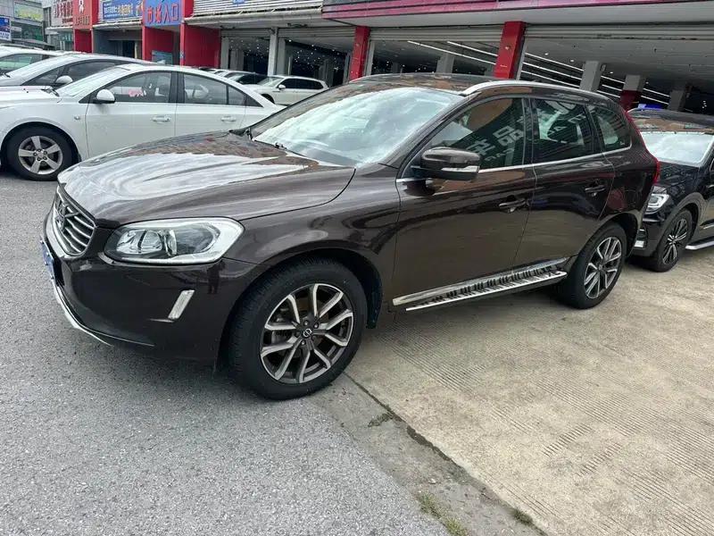 2017 Volvo XC60 T5 AWD Smart Upgrade Edition — миниатюра 1