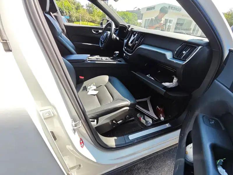 2021 Volvo XC60 T5 AWD Inscription Sport Edition — миниатюра 8